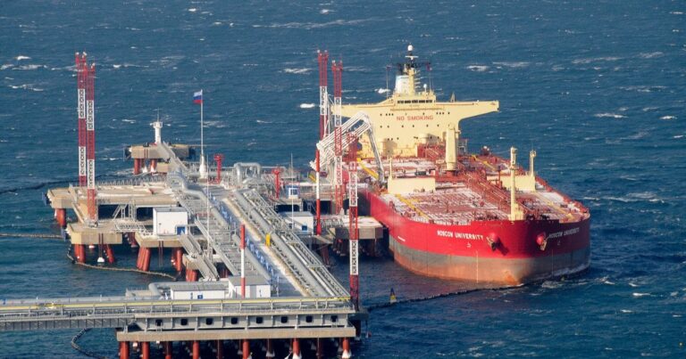 Нафта впала в ціні, але загрози Ірану щодо Ормузької протоки залишаються актуальними