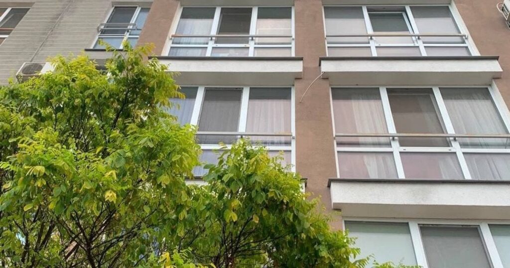 Скинули пакет із водою на немовля — поліція розслідує справу за участі підлітків, що відомо — Укрaїнa Скинули пакет із водою на немовля — поліція розслідує справу за участі підлітків, що відомо — Укрaїнa