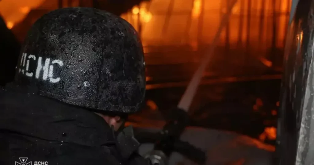 Ворожа атака на Дніпро спричинила витік аміаку – чи є загроза для містян — Укрaїнa Ворожа атака на Дніпро спричинила витік аміаку – чи є загроза для містян — Укрaїнa