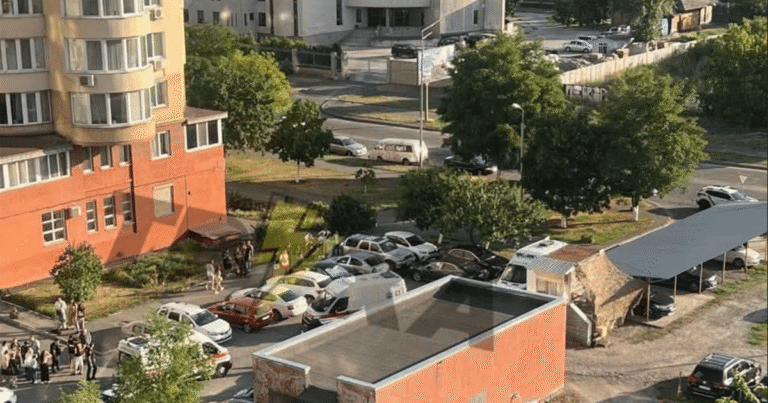 Жорстока сутичка в Києві: 19-річний хлопець поранив трьох людей ножем у Дніпровському районі