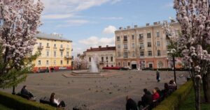 Сходи з надгробних плит у Чернівцях: пояснення міської влади та результати перевірки