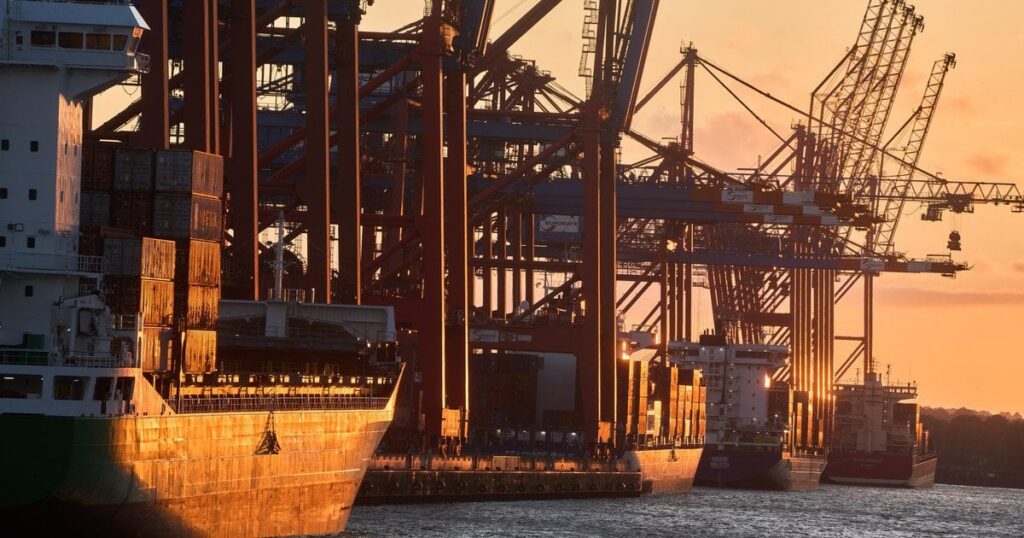 Росія перекрила морські артерії, що ведуть до Азовського моря — Reuters — Світ Росія перекрила морські артерії, що ведуть до Азовського моря — Reuters — Світ