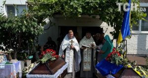 Резонансне вбивство Мосейчуків: у рідному селі проводжають братів в останню путь (фото, відео)