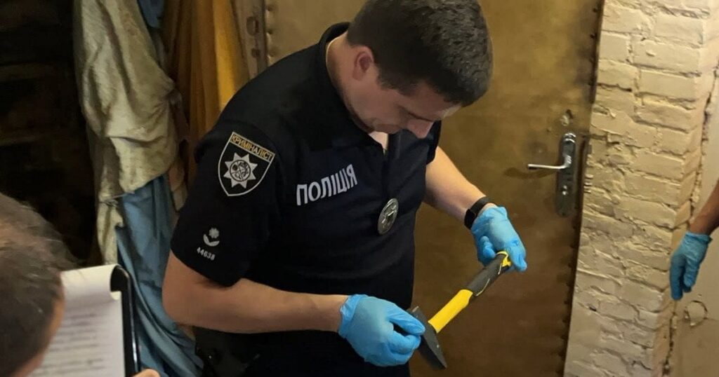Подвійне вбивство в Умані: чоловік убив двох жінок і сховав їхні тіла на подвір'ї — Укрaїнa Подвійне вбивство в Умані: чоловік убив двох жінок і сховав їхні тіла на подвір'ї — Укрaїнa