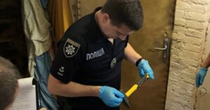 Подвійне вбивство в Умані: чоловік убив двох жінок і сховав їхні тіла на подвір'ї — Укрaїнa
