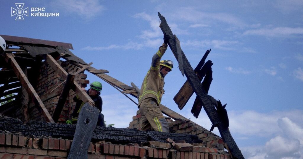 Укриття — за 100 метрів, а виставку не погоджували: нові деталі ракетного удару під Києвом Укриття — за 100 метрів, а виставку не погоджували: нові деталі ракетного удару під Києвом