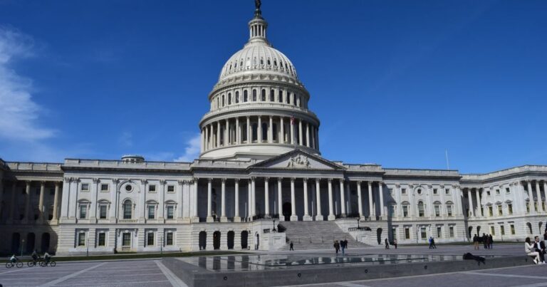 Сенатори США: Нові Санкції Як Важіль Тиску на Путіна для Мирних Переговорів