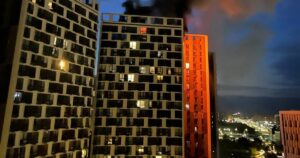 Атака на Київ: у багатоповерхівці спалахнула пожежа, кількість постраждалих зросла