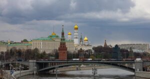Російські мільярдери виводять активи з-під контролю Путіна: мільярди тікають за кордон на тлі війни та економічних потрясінь