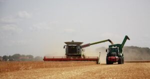 Російські аграрії на межі збитків: паливна криза та проблеми з експортом впливають на врожай