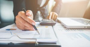 В Україні хочуть запровадити ПДВ на всі міжнародні посилки - що зміниться — Укрaїнa