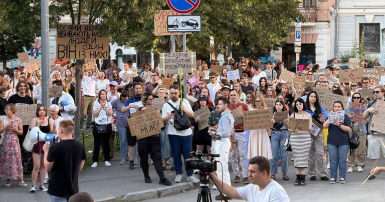 На підтримку Михайла Федорова: Десятий день протестів у Києві проти його відставки