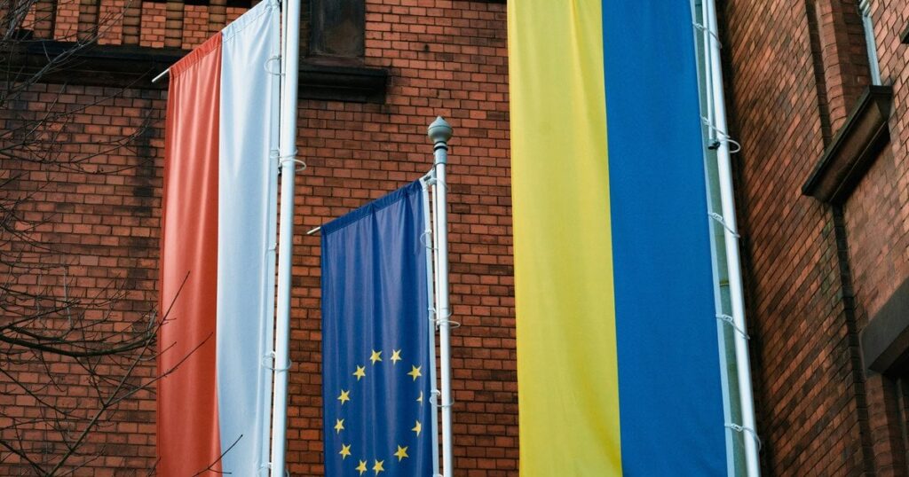 Тривожний дзвінок із Польщі: більшість проти вступу України до ЄС — цифра шокує