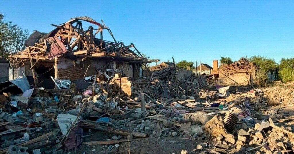 Ракета вбила цілу родину у власному домі, вижив лише пес: нові деталі трагедії у Кривому Розі Ракета вбила цілу родину у власному домі, вижив лише пес: нові деталі трагедії у Кривому Розі