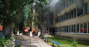 Масштабна пожежа на Київщині: в центрі для бездомних евакуювали 40 людей