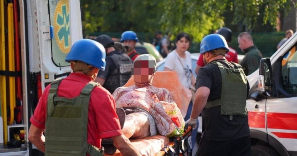 Росія вдарила КАБами по Запоріжжю: загинула людина, під завалами шукають жінку та дитину - фото — Укрaїнa Росія вдарила КАБами по Запоріжжю: загинула людина, під завалами шукають жінку та дитину - фото — Укрaїнa