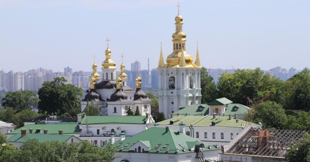 Нетлінні мощі та мироточиві голови: унікальні святині знову можна побачити у Києво-Печерській лаврі Нетлінні мощі та мироточиві голови: унікальні святині знову можна побачити у Києво-Печерській лаврі