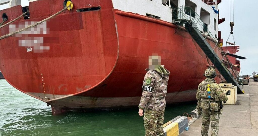 “Флот хробаків худне”: “Мадяр” показав повний перелік всіх 35 розбитих танкерів і суден Кремля (відео) “Флот хробаків худне”: “Мадяр” показав повний перелік всіх 35 розбитих танкерів і суден Кремля (відео)