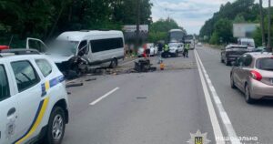 ДТП на Прикарпатті – маршрутка Рогатин–Івано-Франківськ зіткнулась з Citroën, є постраждалі — Укрaїнa