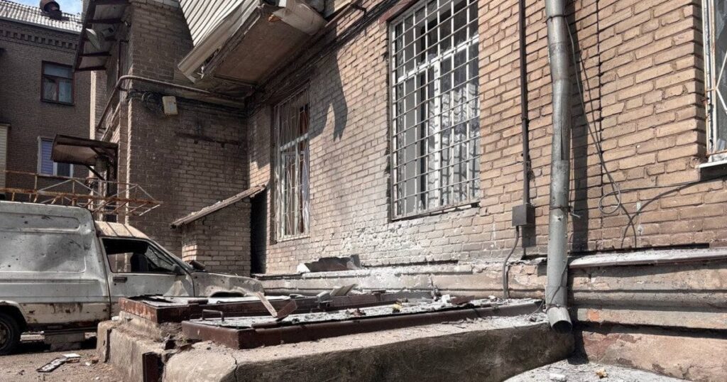 Окупанти влучили в будівлю ОВА — влада повідомила перші деталі Окупанти влучили в будівлю ОВА — влада повідомила перші деталі