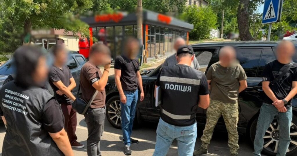 Дизель в обмін на бронь: на Одещині затримали посадовця ТЦК Дизель в обмін на бронь: на Одещині затримали посадовця ТЦК