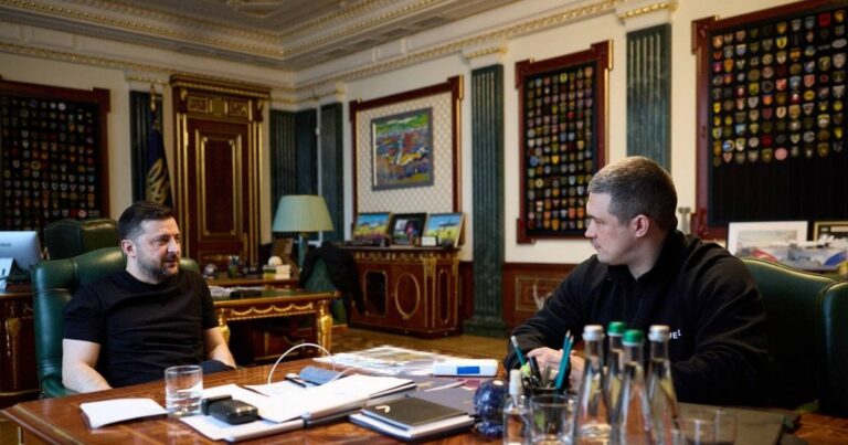 Зустріч Зеленського з керівництвом армії: обговорення реформ Міноборони та майбутнього уряду