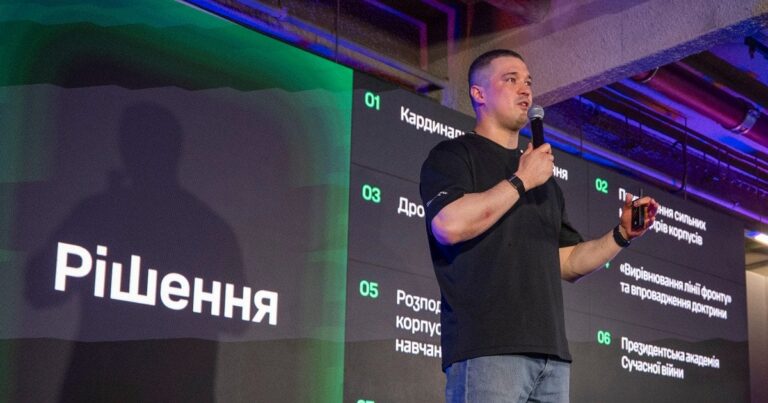 Потенційна Рокіровка: Михайло Федоров може залишитися на чолі Міноборони, тривають консультації