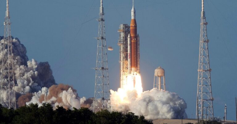 Смертельна пастка Місяця: астронавти вимагають від NASA змінити маршрут наступної місії Artemis