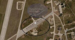 У Криму після вибухів зникло світло: повідомляють про удари в районі військового аеродрому "Гвардійське"