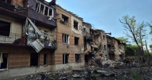 Удар по Запоріжжю — є загиблі та важкопоранені після атаки по житловому району — Укрaїнa