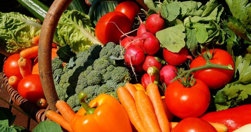 Продаж овочів з городу: коли українцям доведеться платити податок Продаж овочів з городу: коли українцям доведеться платити податок