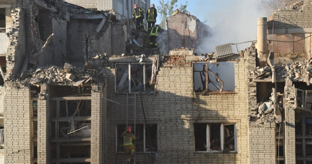 "Ракета летіла і зрізала поверхи": Садовий повідомив нові подробиці нічного удару "Ракета летіла і зрізала поверхи": Садовий повідомив нові подробиці нічного удару