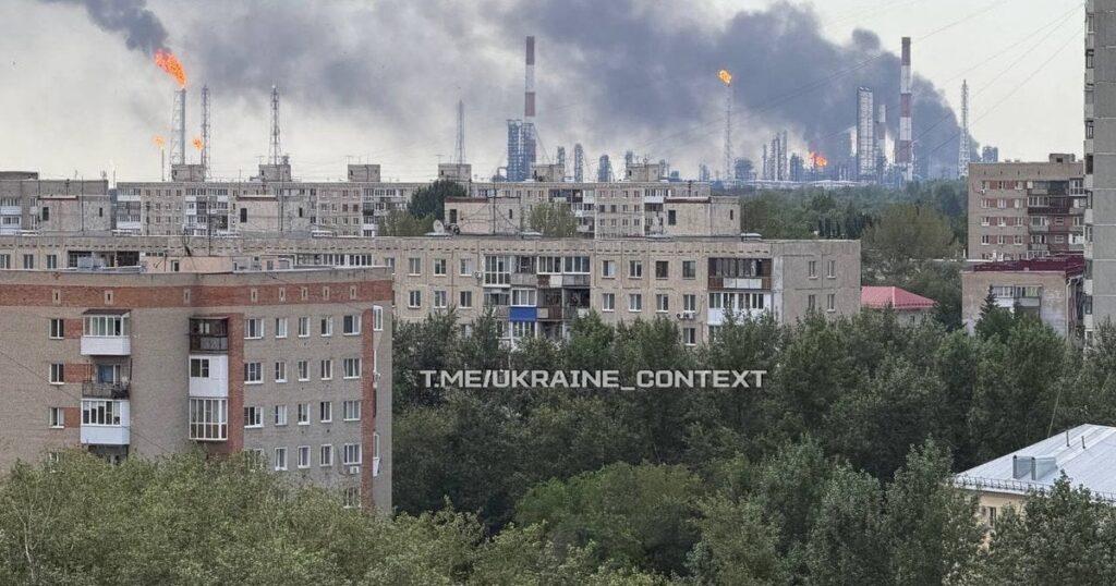 Удари по Росії: в Омську лунали вибухи, повідомляють про пожежу на найбільшому НПЗ Росії — Світ Удари по Росії: в Омську лунали вибухи, повідомляють про пожежу на найбільшому НПЗ Росії — Світ