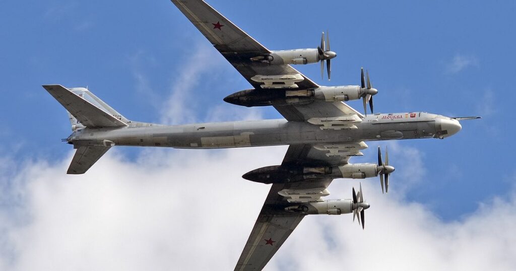 У повітрі зафіксували щонайменше чотири Ту-95МС: монітори попередили про можливі пуски У повітрі зафіксували щонайменше чотири Ту-95МС: монітори попередили про можливі пуски