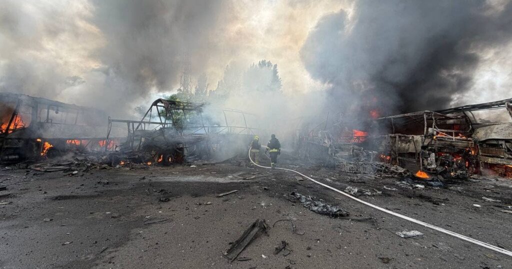 Атаки РФ на судно в Одесі - загиблих вже п'ятеро - Кіпер повідомив нові подробиці — Укрaїнa