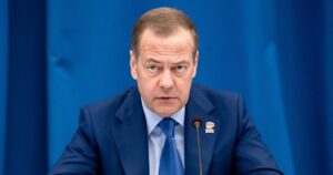 Росія планує “смугу безпеки”: Медведєв назвав три українські області, де Кремль готує новий план