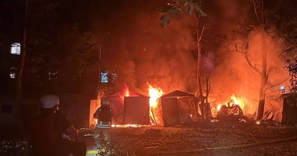 Росія атакувала Одесу: пожежа, пошкоджені будинки та поранений 23-річний чоловік — Укрaїнa Росія атакувала Одесу: пожежа, пошкоджені будинки та поранений 23-річний чоловік — Укрaїнa