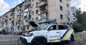Кривавий удар РФ по Запоріжжю: загинув поліцейській, кількість поранених зросла — нові деталі (фото)