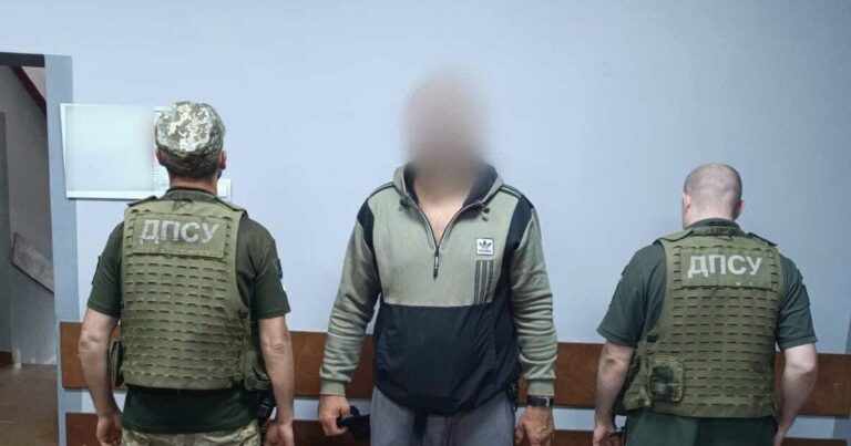 Прикордонники затримали чоловіка, який намагався незаконно перетнути кордон України з Румунією через гори