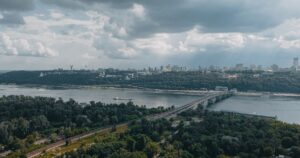 До Києва сунуть різке похолодання та нашестя негоди: синоптики попередили, коли погода зміниться