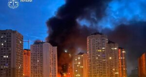 Багатоповерхівки у вогні, кількість загиблих зростає: все, що відомо про смертельну атаку РФ на Київ (фото, відео)