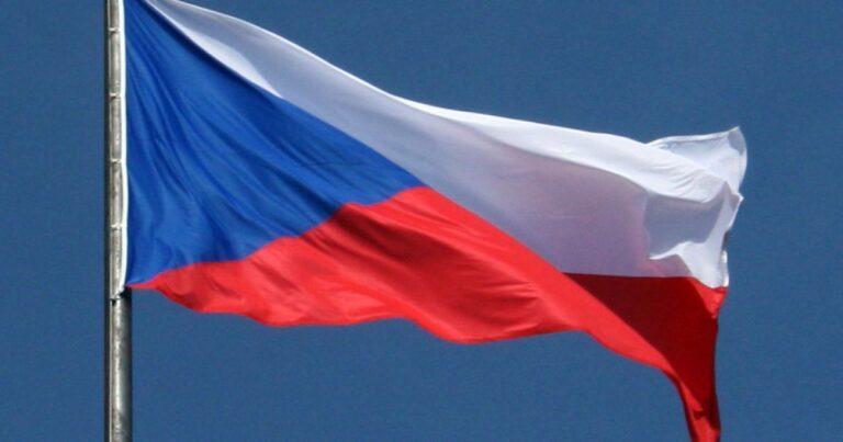 Чи зможуть Зеленського позбавити чеського ордена: деталі розслідування
