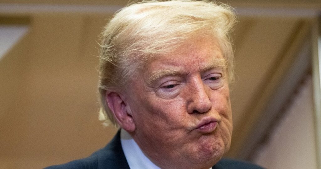Ляпи Трампа на саміті НАТО викликали нову хвилю чуток про серйозні проблеми зі здоров’ям: у Білому домі відповіли Ляпи Трампа на саміті НАТО викликали нову хвилю чуток про серйозні проблеми зі здоров’ям: у Білому домі відповіли