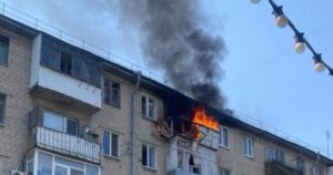 Російський безпілотник атакував багатоповерхівку в Запоріжжі: деталі пожежі та наслідки