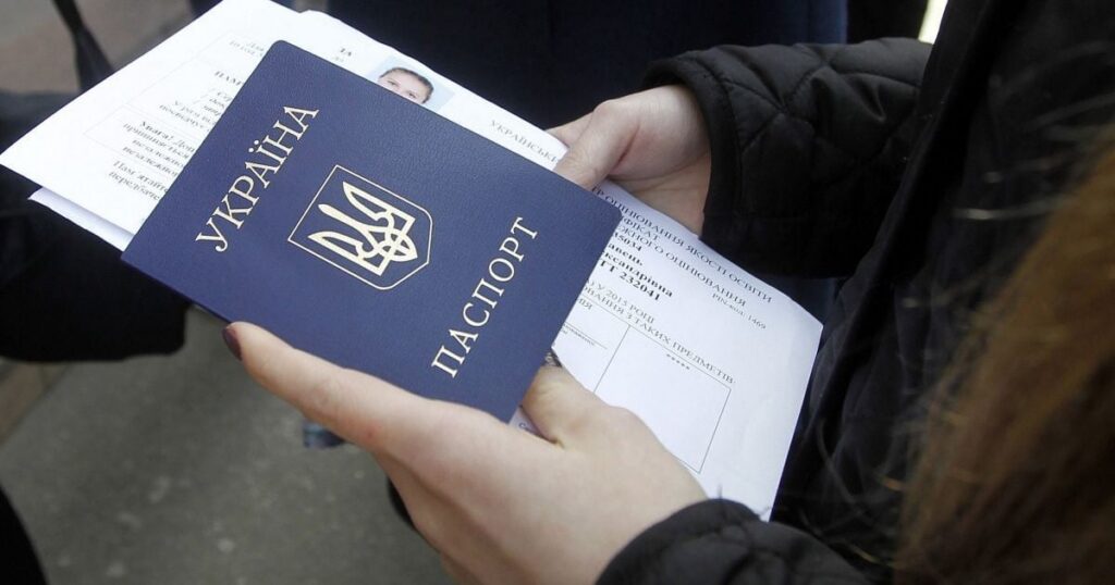 Заміна паспорта-книжечки — у ДМС назвали 5 випадків, коли ID-картка неминуча — Укрaїнa Заміна паспорта-книжечки — у ДМС назвали 5 випадків, коли ID-картка неминуча — Укрaїнa