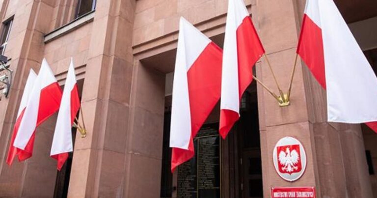 Зміни для українців у Польщі з 1 липня 2026: нові правила щодо допомоги 800+, роботи та проживання