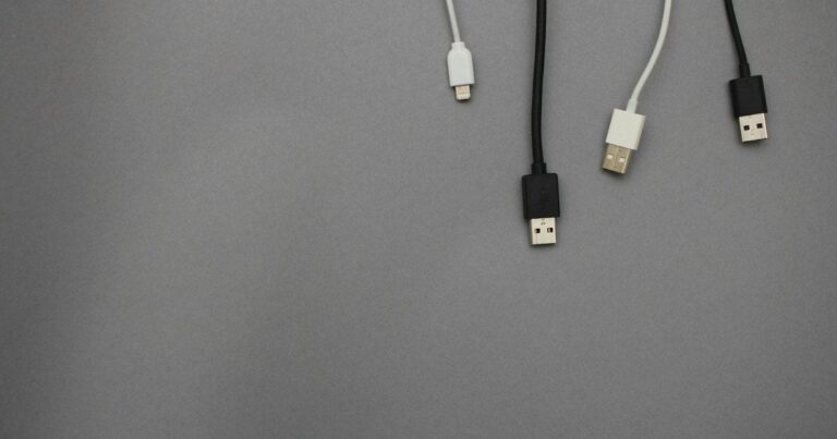 Чи небезпечні дешеві USB-кабелі: як розпізнати підробку та вберегти смартфон