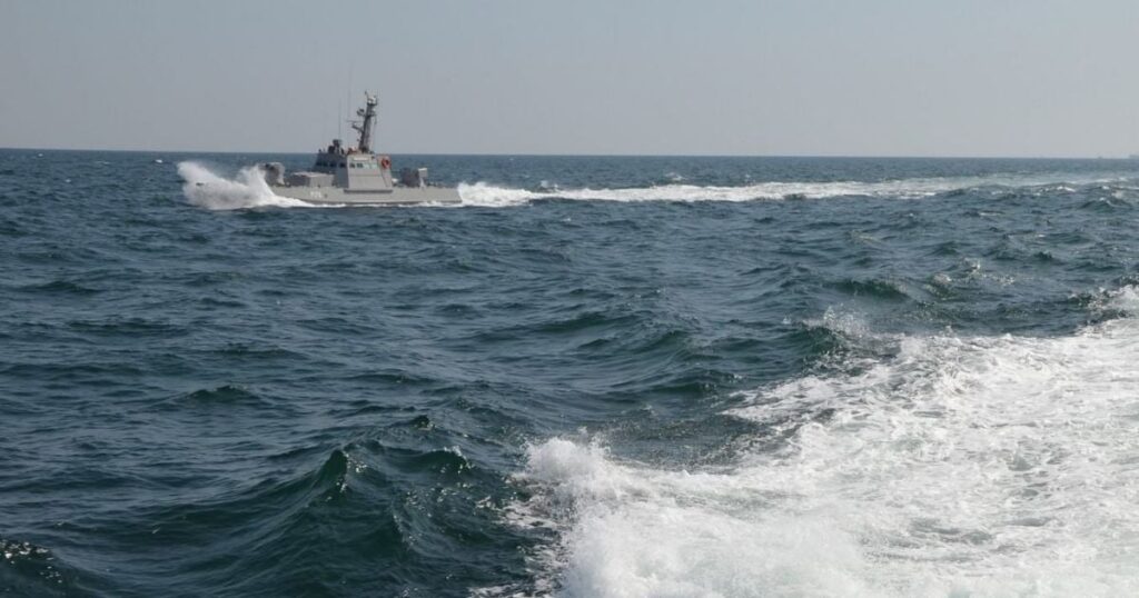 Війни в України: Росія хоче озброїти зерновози кулеметами через атаки дронів в Азовському морі