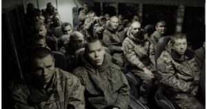 Мобілізація в Росії: Росіяни мають місяць на виїзд, попередили про примусовий призов та мізерні шанси на виживання