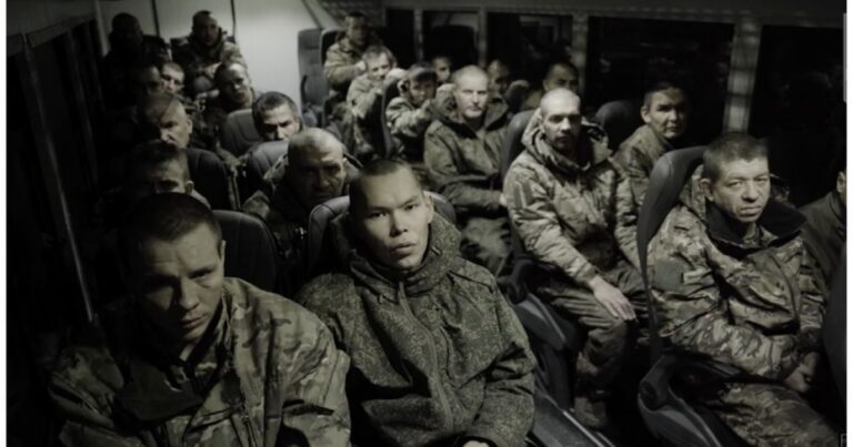 Мобілізація в Росії: Росіяни мають місяць на виїзд, попередили про примусовий призов та мізерні шанси на виживання